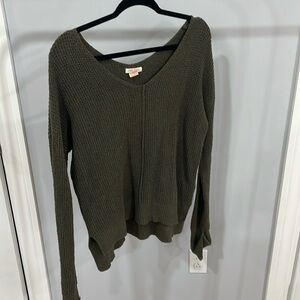 Green sweater size medium